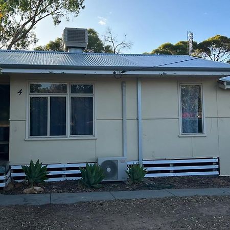 Home Away From Home Merredin Екстер'єр фото