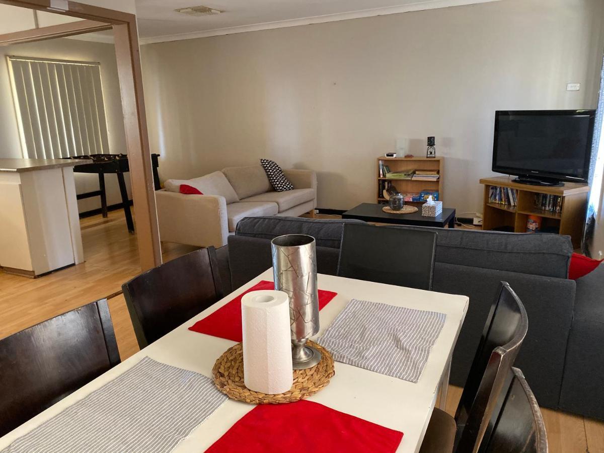 Home Away From Home Merredin Екстер'єр фото